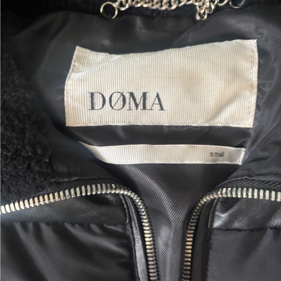 Doma leather coat size small fits like an XS - Picture 3 of 5